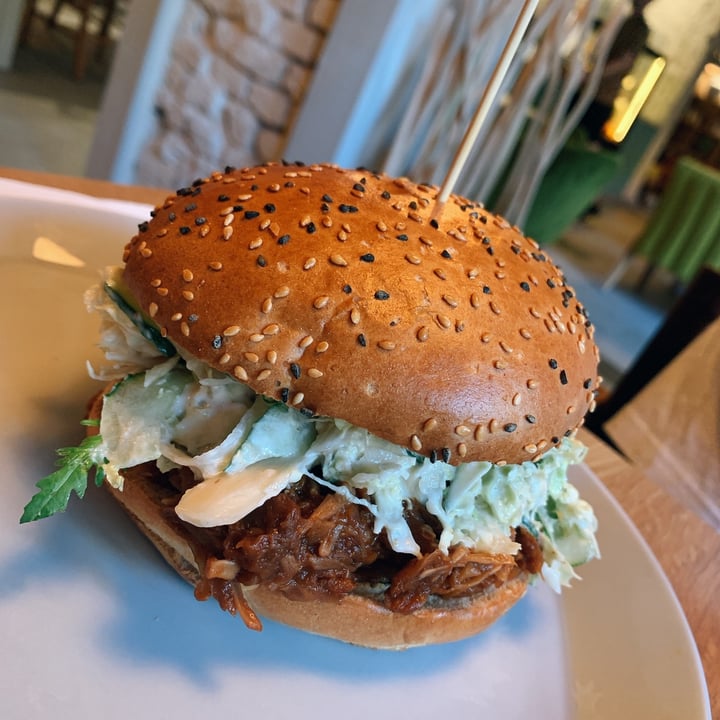 photo of Veganic Jackfruit BBQ Burger shared by @firavounaki on  02 Aug 2021 - review