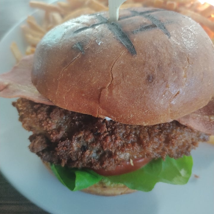 photo of Bowhead Pub chicken burger shared by @andreaalexandra on  29 Jul 2022 - review