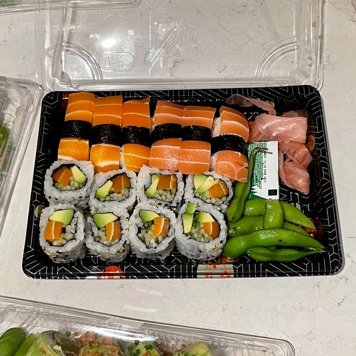 photo of Crazy Vegan Sushi Vegan Deluxe Box shared by @natalinkal on  18 Nov 2021 - review