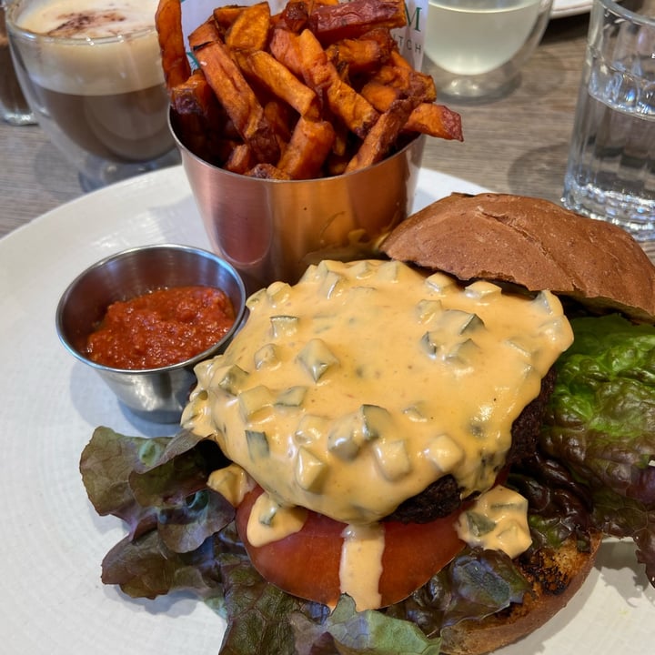photo of Farmacy Got no beef burger shared by @jules-v on  21 May 2022 - review