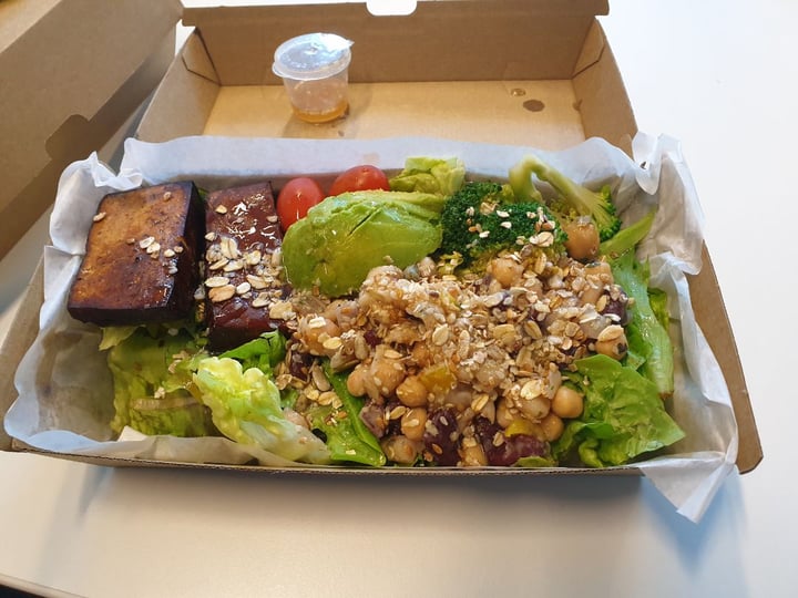 photo of Kraftwich by Swissbake (Raffles Place)  Avocado & Tofu Vegan Salad shared by @bigfatnyancat on  06 Aug 2019 - review