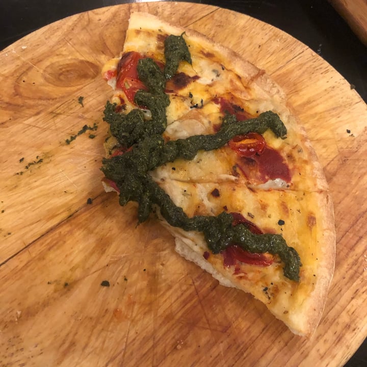 review photo of Luna's Kitchen Beirut Pesto and cheese pizza shared by @ninarofearth on 10 Dec 2021 - review