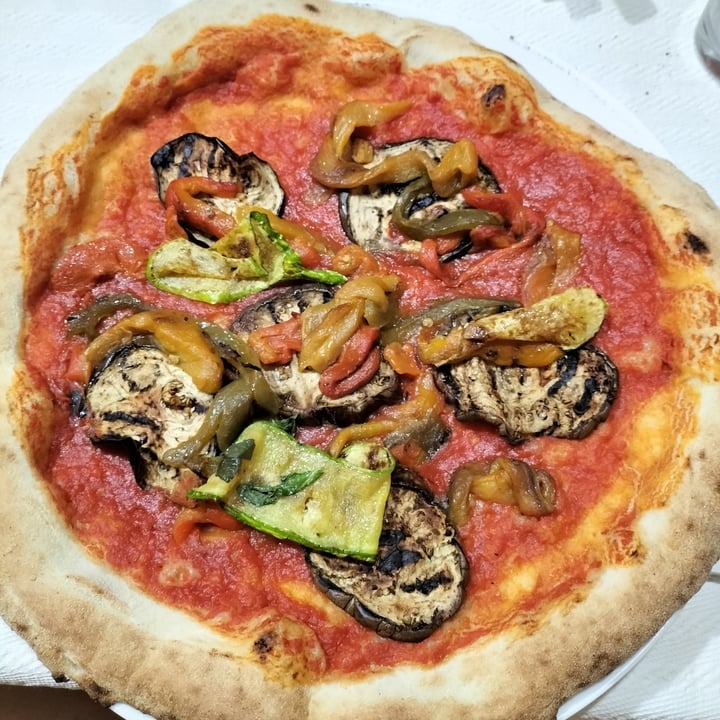review photo of Pizzeria Millennium Pizza rossa con verdure shared by @mariveg98 on 13 Oct 2022 - review
