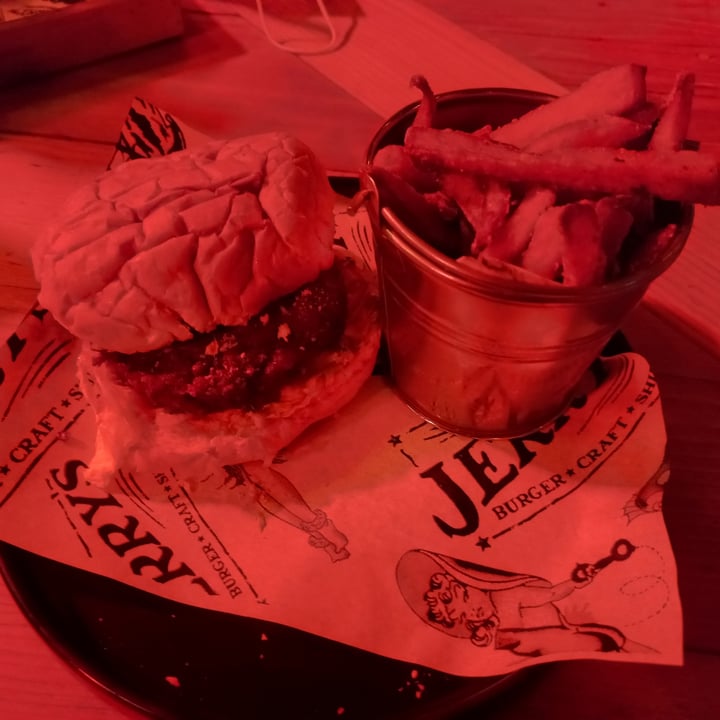 photo of Jerry's Burger Bar Blouberg Holy (Not) Cow Burger shared by @talthegreenteacher on  22 Nov 2021 - review