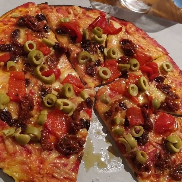 photo of ALTOKE Pizza vegana pasota shared by @jvlx00 on  16 May 2020 - review