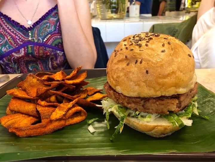 photo of Pulpa Amor Líquido Grilled Cheese ,hamburgers (beyond Meat ) And Donut shared by @verdecomolasplantas on  07 Mar 2020 - review