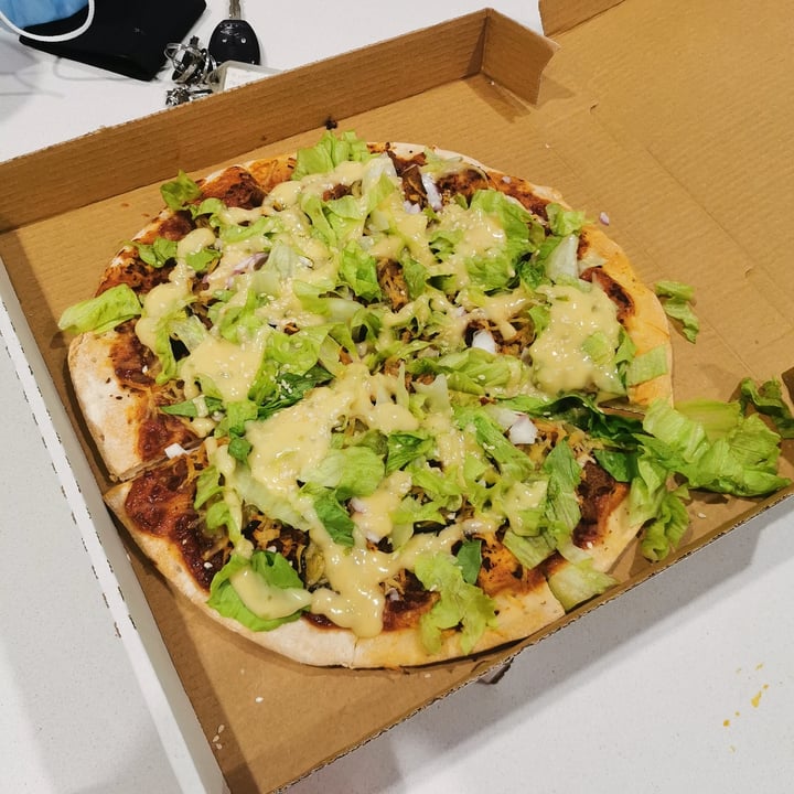 photo of Gorilla Pizza Vegan big mac pizza shared by @batcat on  22 Nov 2021 - review