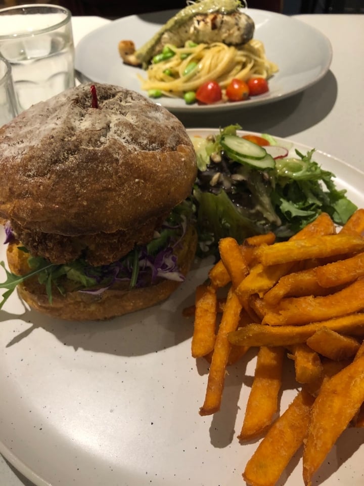 photo of Cedele All Day Dining - Wheelock Place Spinach Lentil Patty Burger shared by @miriamy on  15 Feb 2020 - review