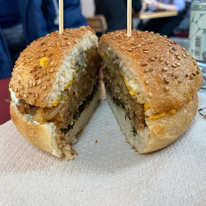 photo of Green&Burger by Biocenter Terrassa Magic burger vegana shared by @annacireragros on  10 Mar 2022 - review