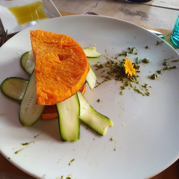 photo of Coroncina veggie country relais burger di barbabietola con zucca e zucchine shared by @giulipruli on  25 Jul 2022 - review