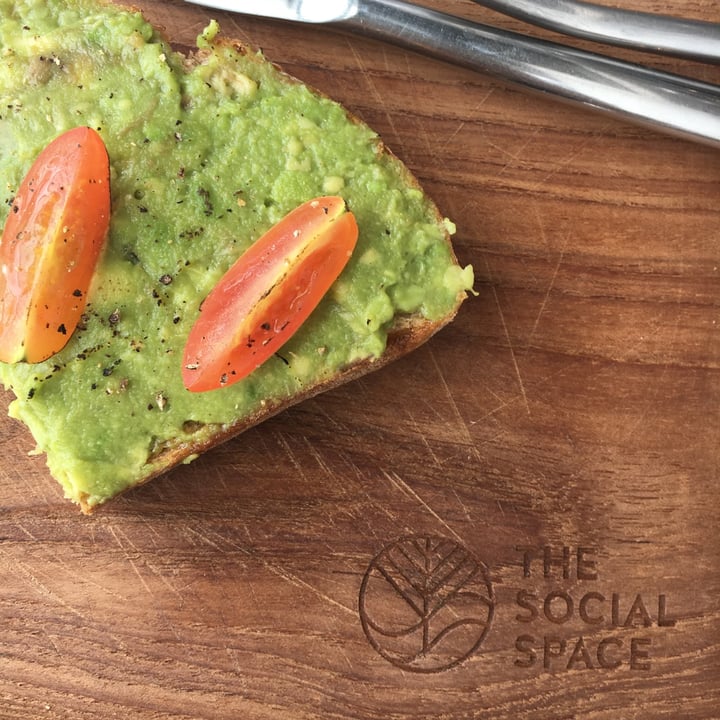 photo of The Social Space Avocado On Toast (veganized) shared by @laureguilbaud on  29 Dec 2020 - review