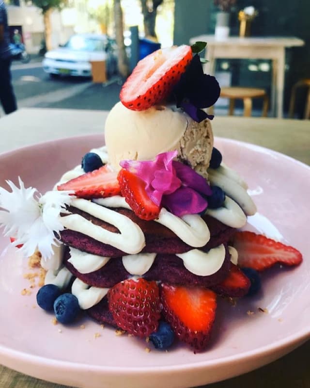 Foto do prato “Red Velvet Pancakes”
