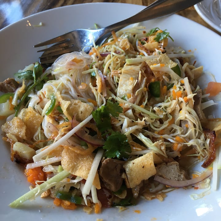 review photo of Burma Love Rainbow Salad shared by @ltlai on 23 May 2018 - review