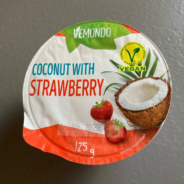 photo of Vemondo  Coconut with strawberry shared by @giadasha on  03 Sep 2022 - review