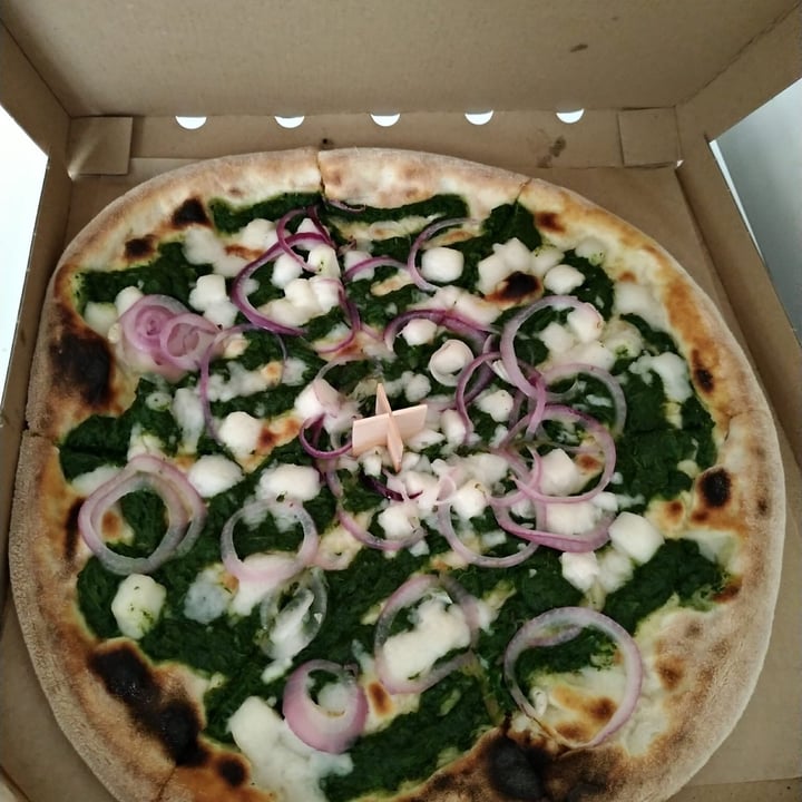 photo of Chutnej - Vegan Bistro Spenatova Pizza shared by @marcello68 on  26 Sep 2021 - review