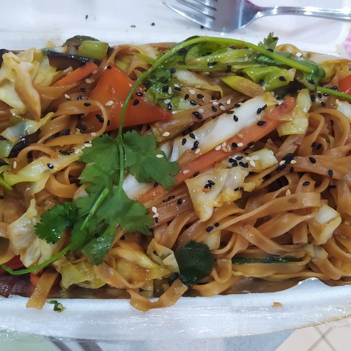 photo of Ds noodlebar Vegan Stir Fry shared by @thecapeflatshippie on  29 Apr 2022 - review