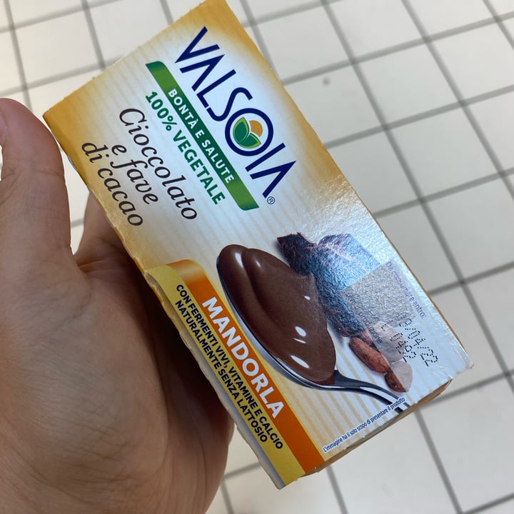 review photo of Valsoia Yogurt Mandorla - Cioccolato e fave di cacao shared by @alexamaimeri on 23 Mar 2022 - review