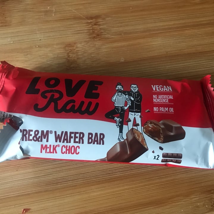 photo of LoveRaw Cre&m Wafer Bar Milk Choc shared by @hammergava on  22 May 2022 - review