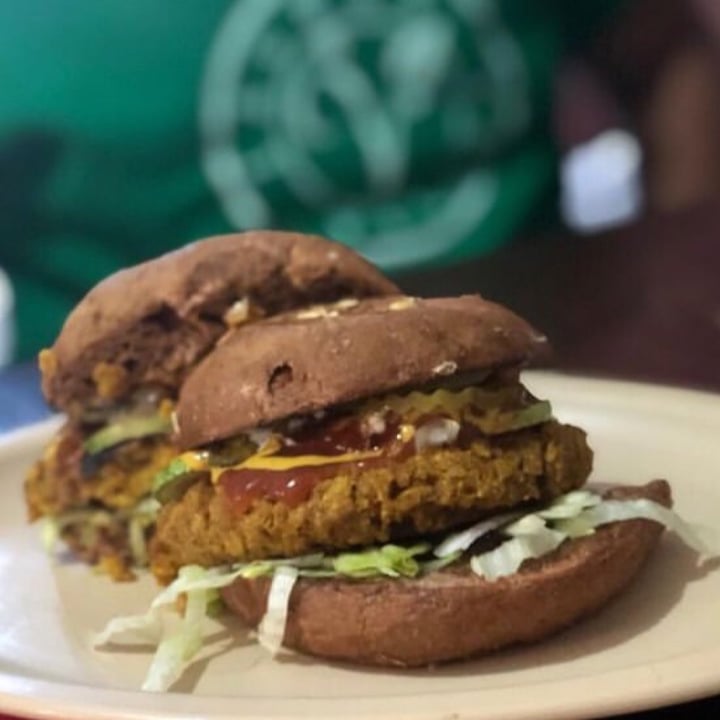 review photo of Vegano Feroz God Save The Queen shared by @jaxmagana on 08 Dec 2020 - review