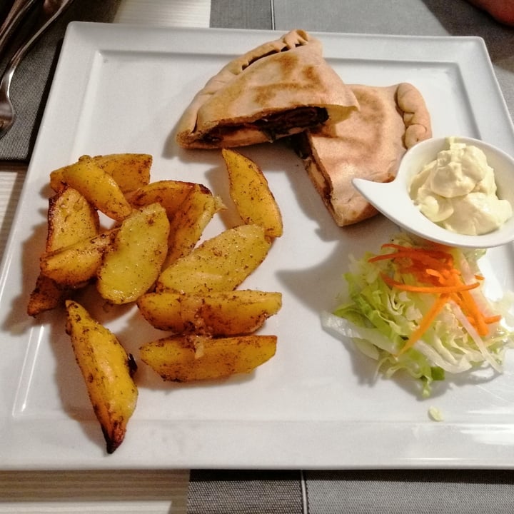 review photo of Ristorante Vegano Biologico La Lanterna Crescione Farcito Con Formaggio Veg, Spinacino E Seitan Aromatico Con Contorno Di Patate Alla Cannella shared by @ogygya on 27 Nov 2021 - review