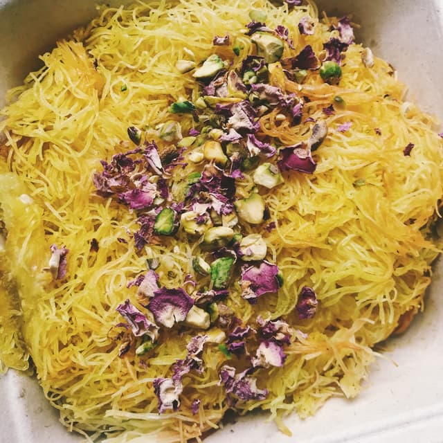 菜肴“Knafeh”的照片