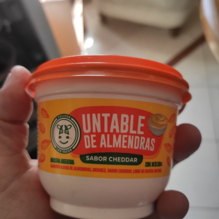 photo of Felices Las Vacas Untable de Almendras Sabor Cheddar shared by @sebasdpereira on  31 Aug 2022 - review