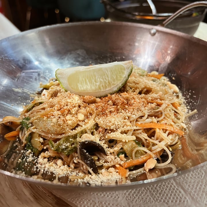 photo of Fusion Restaurant - Dragon City Pad thai shared by @wabiside on  23 Nov 2022 - review