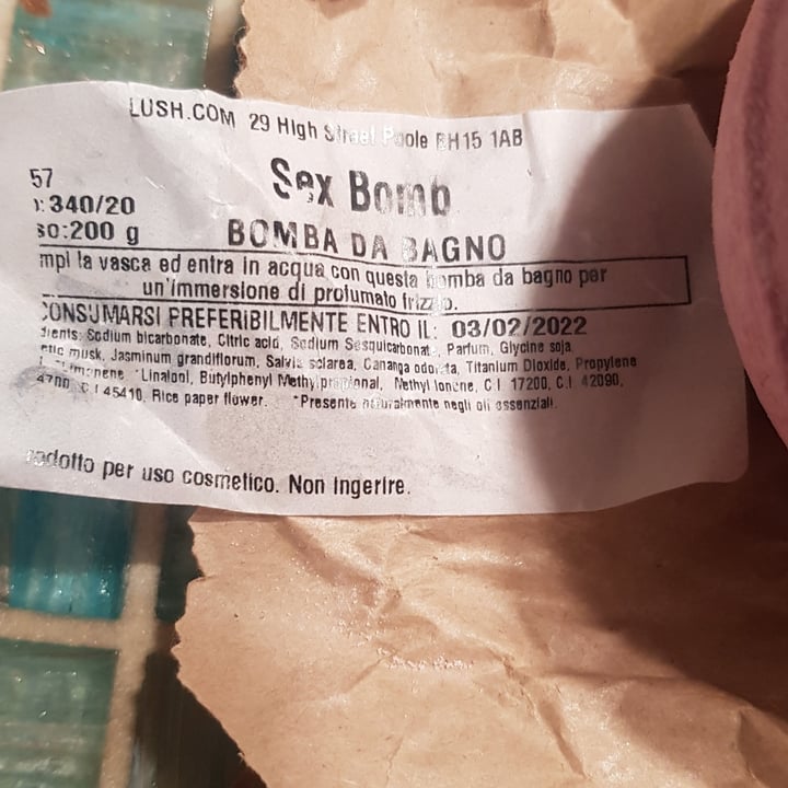 review photo of LUSH Fresh Handmade Cosmetics Sex Bomb Bath Bomb shared by @iaialuna on 09 Dec 2021 - review