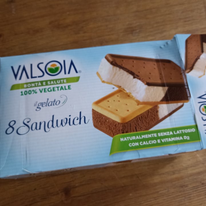 photo of Valsoia 8 sandwich il gelato shared by @marta555 on  28 Jun 2022 - review