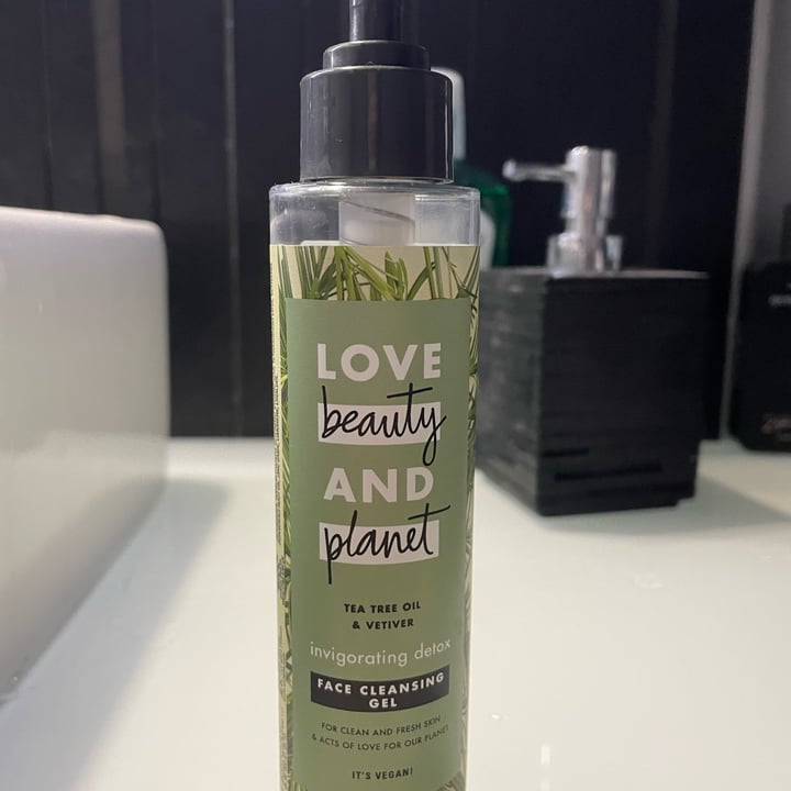 review photo of Love Beauty and Planet Face cleansing gel shared by @ceciromito on 15 Dec 2021 - review