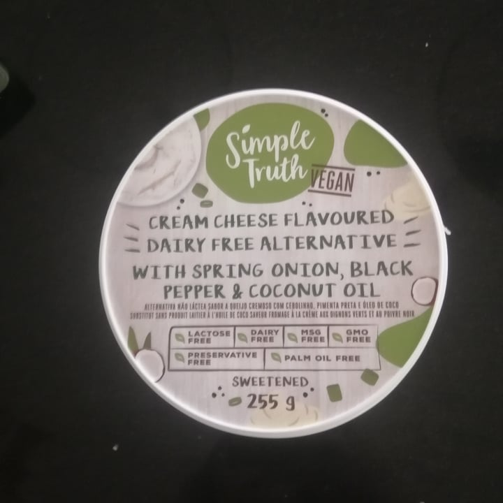 photo of Simple Truth Cream Cheese - Spring Onion, Black Pepper And Coconut Oil shared by @thekeenbean on  12 Dec 2022 - review