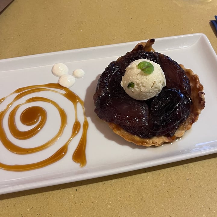 review photo of Lo Fai tarte tatin di cipolla rossa caramellata con mousse alla burrata veg shared by @braindome on 30 May 2022 - review