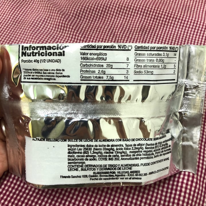 photo of Veggie Break Alfajor Vegano Relleno con Dulce de Leche de Almendra shared by @margenco on  25 Jul 2021 - review