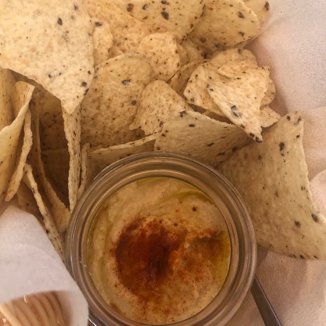 Photo of the dish “Nachos con hummus”