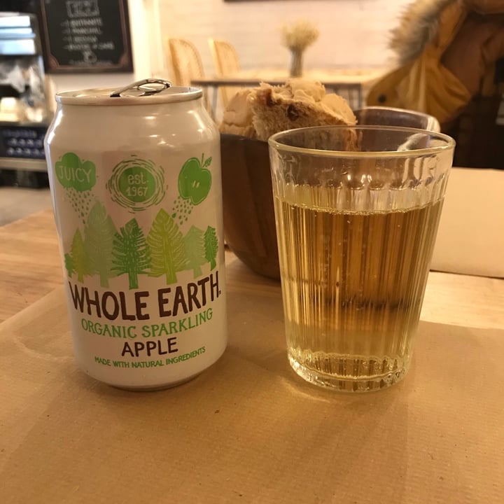 photo of Whole Earth Organic Sparkling Apple shared by @daytruji on  30 Jan 2021 - review