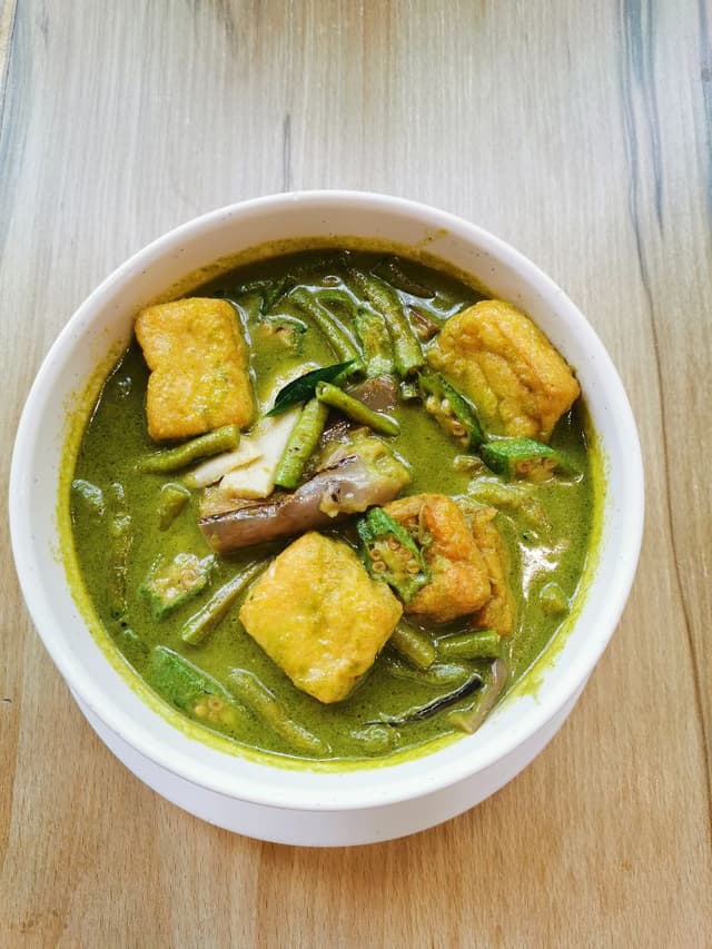 菜肴“Green curry kuay teow”的照片