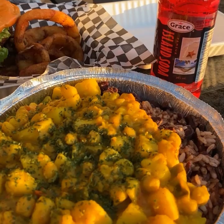 review photo of Manhattin Kitchen & Eatery curry chickpeas shared by @beckiesveggies on 05 Oct 2021 - review