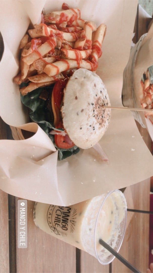review photo of Mango y Chile Hamburguesa De Soya Con Queso shared by @julietasphotos on 08 Jan 2020 - review