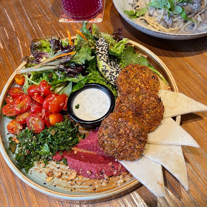 photo of Genius Central Singapore Falafel Bowl shared by @mehmehrene on  15 Feb 2022 - review