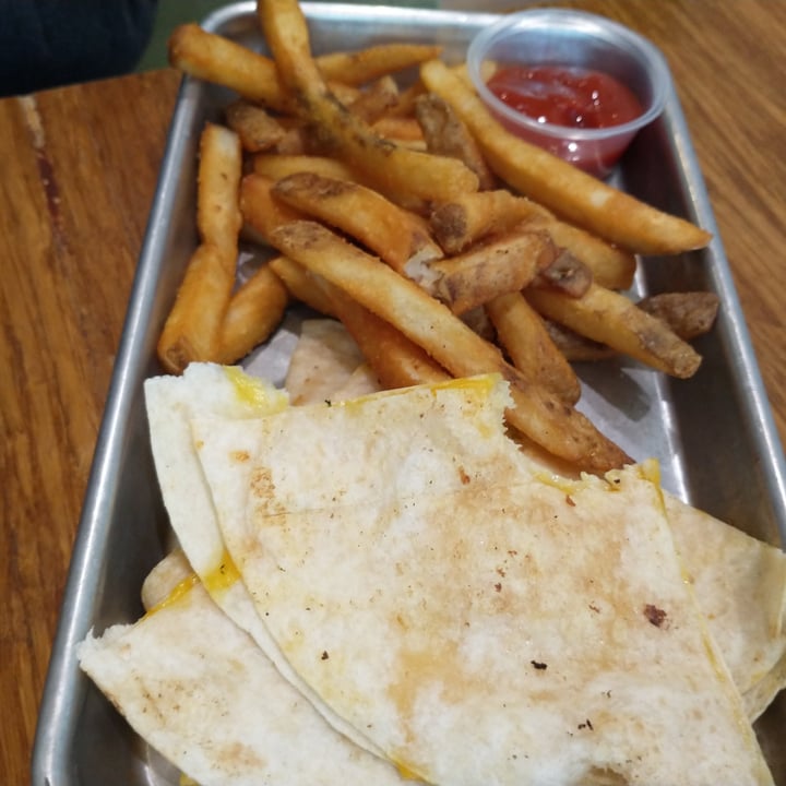 photo of Veggie Grill Quesadilla shared by @cmeyers7743 on  28 May 2021 - review