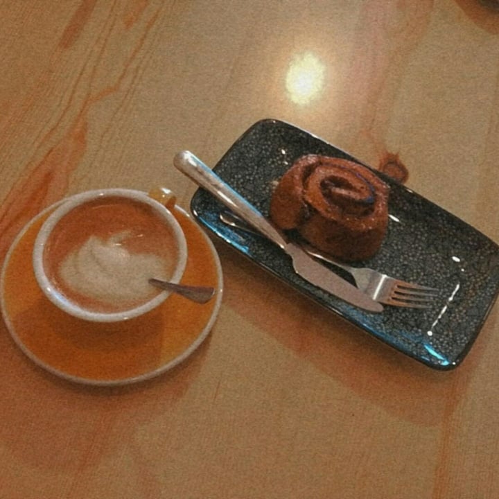 photo of ClemCafé Cinnamon roll vegano shared by @miriamqtt on  10 Oct 2020 - review