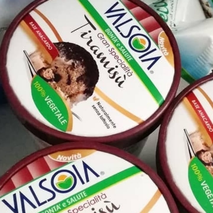 photo of Valsoia Tiramisú Flavour Gelato shared by @valentinabarbaglia on  31 Oct 2021 - review