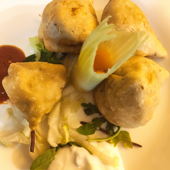 photo of Ristorante Indiano Bombay Palace Vegetable samosa shared by @dolcenera on  20 Jul 2021 - review