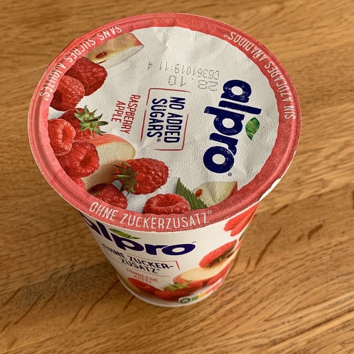 review photo of Alpro yogurt lampone e mela shared by @moniku on 18 Oct 2022 - review