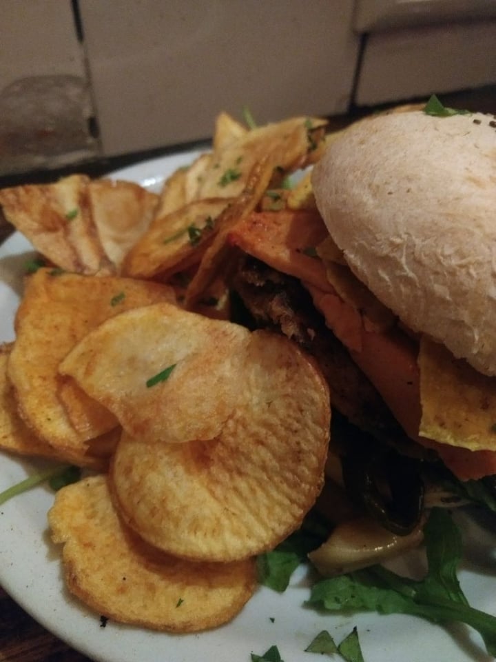 review photo of El Banco Rojo Hamburguesa De Porotos shared by @mariaagustinao on 17 Sep 2019 - review