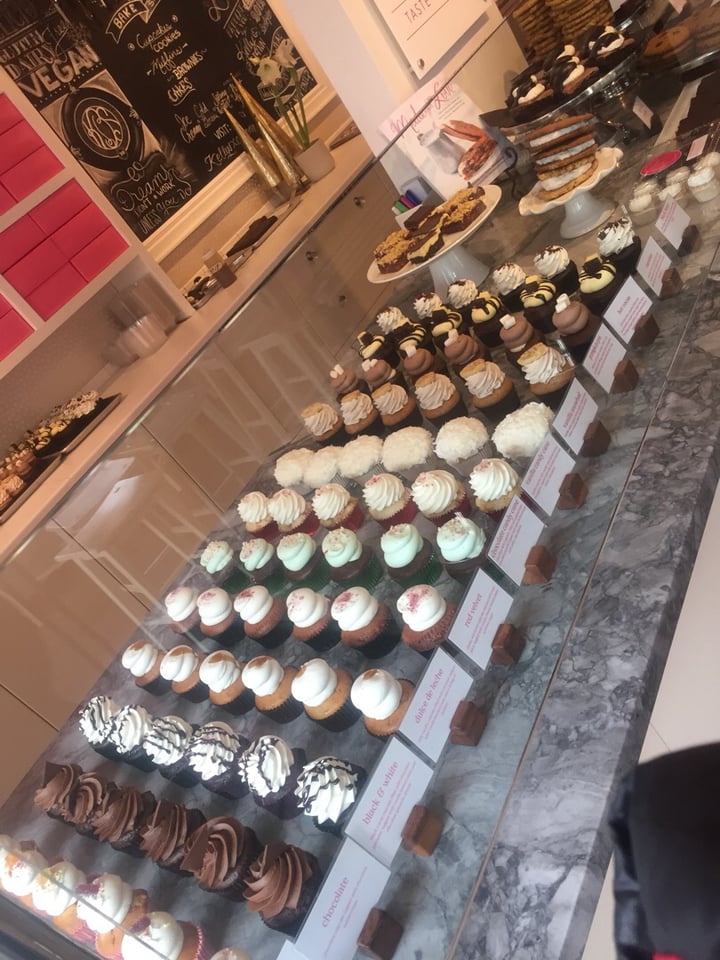 review photo of Kelly's Bake Shoppe Cupcakes shared by @theveronikasimmons on 14 Dec 2019 - review