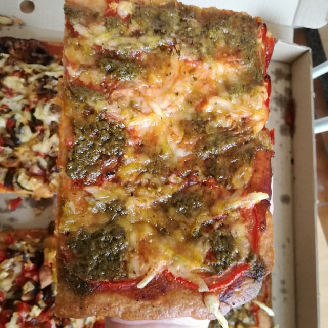 Photo of the dish “Pizza con pesto”