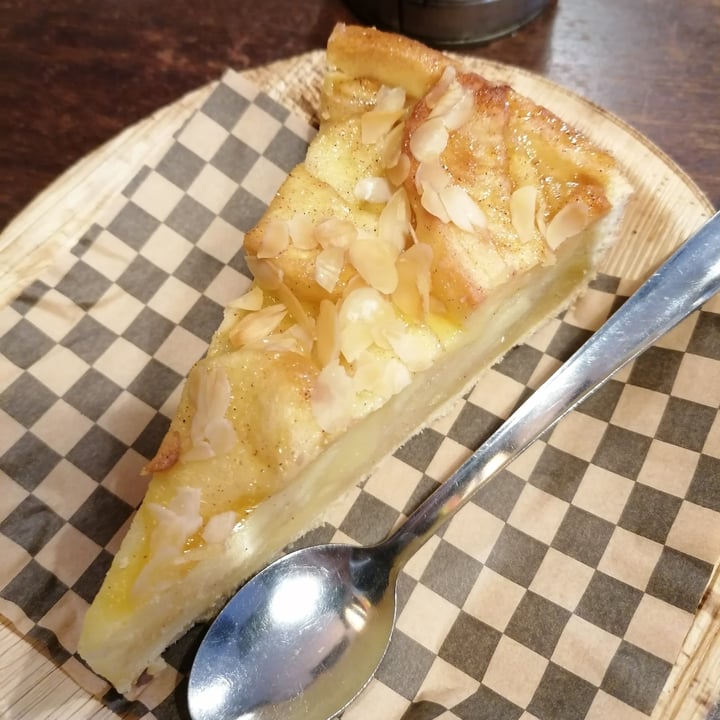 photo of Vx Almond & Apple Tart shared by @robynellen on  13 Nov 2022 - review