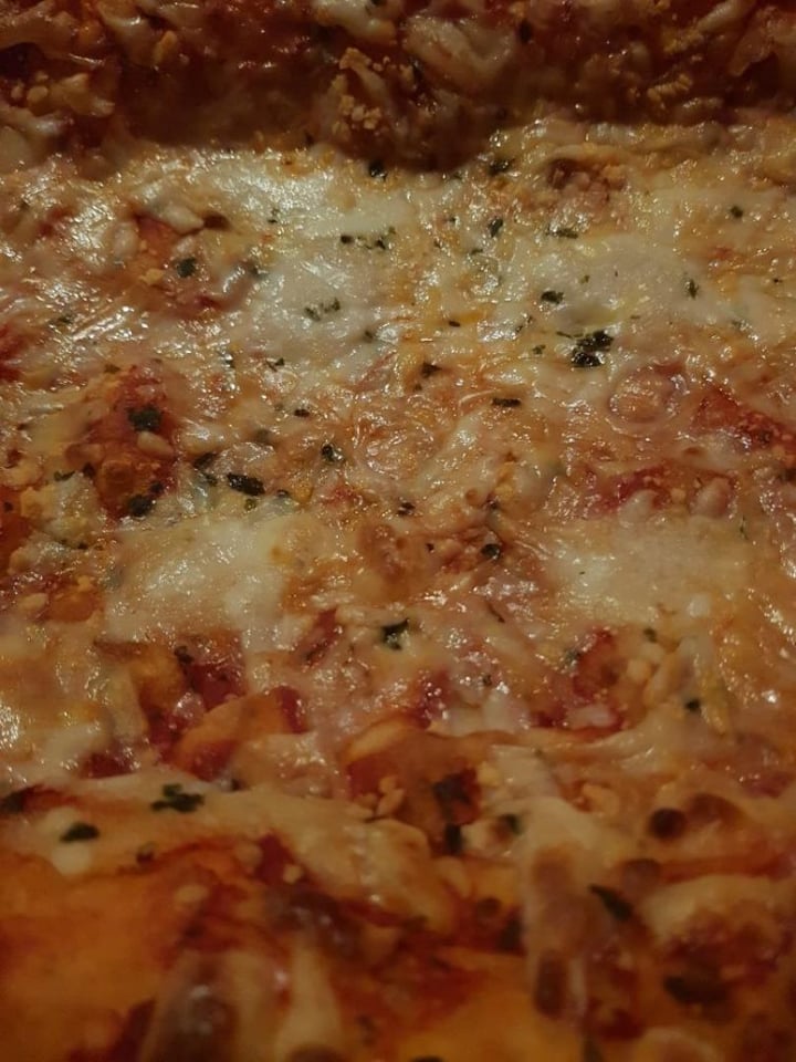 photo of Plant Kitchen (M&S) 3 cheeze stonebaked pizza shared by @crazycarrot on  24 Jan 2020 - review