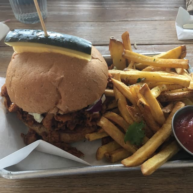 菜肴“Pulled Plant BBQ sandwich”的照片